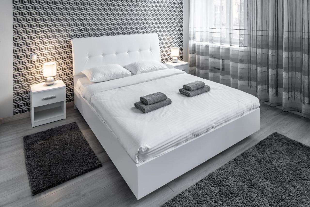 Apartment On Lesya Ukrainka Lviv Ngoại thất bức ảnh