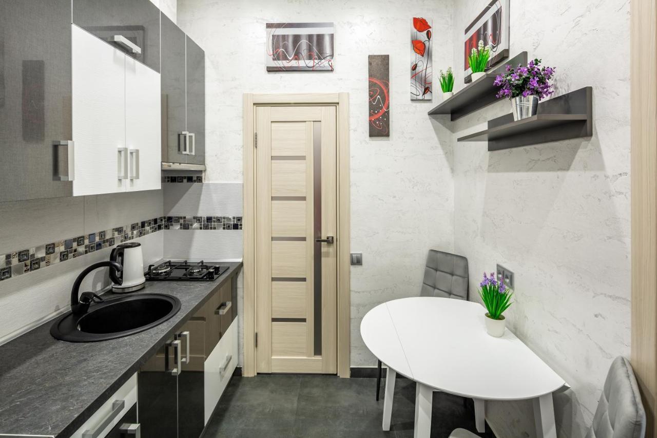 Apartment On Lesya Ukrainka Lviv Ngoại thất bức ảnh
