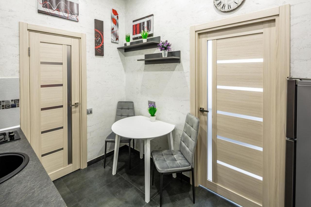 Apartment On Lesya Ukrainka Lviv Ngoại thất bức ảnh