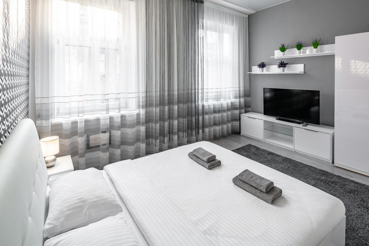Apartment On Lesya Ukrainka Lviv Ngoại thất bức ảnh